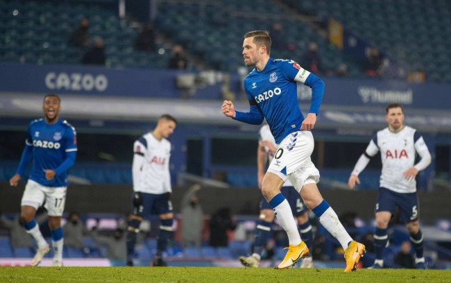 频繁的进攻 频繁的进攻